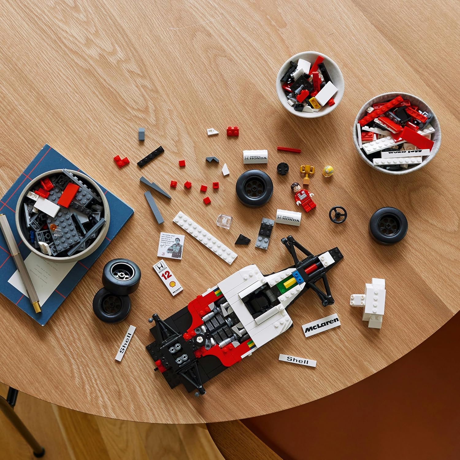 Lego 10330 Icons Mclaren Mp4/4 Ve Ayrton Senna Görseli