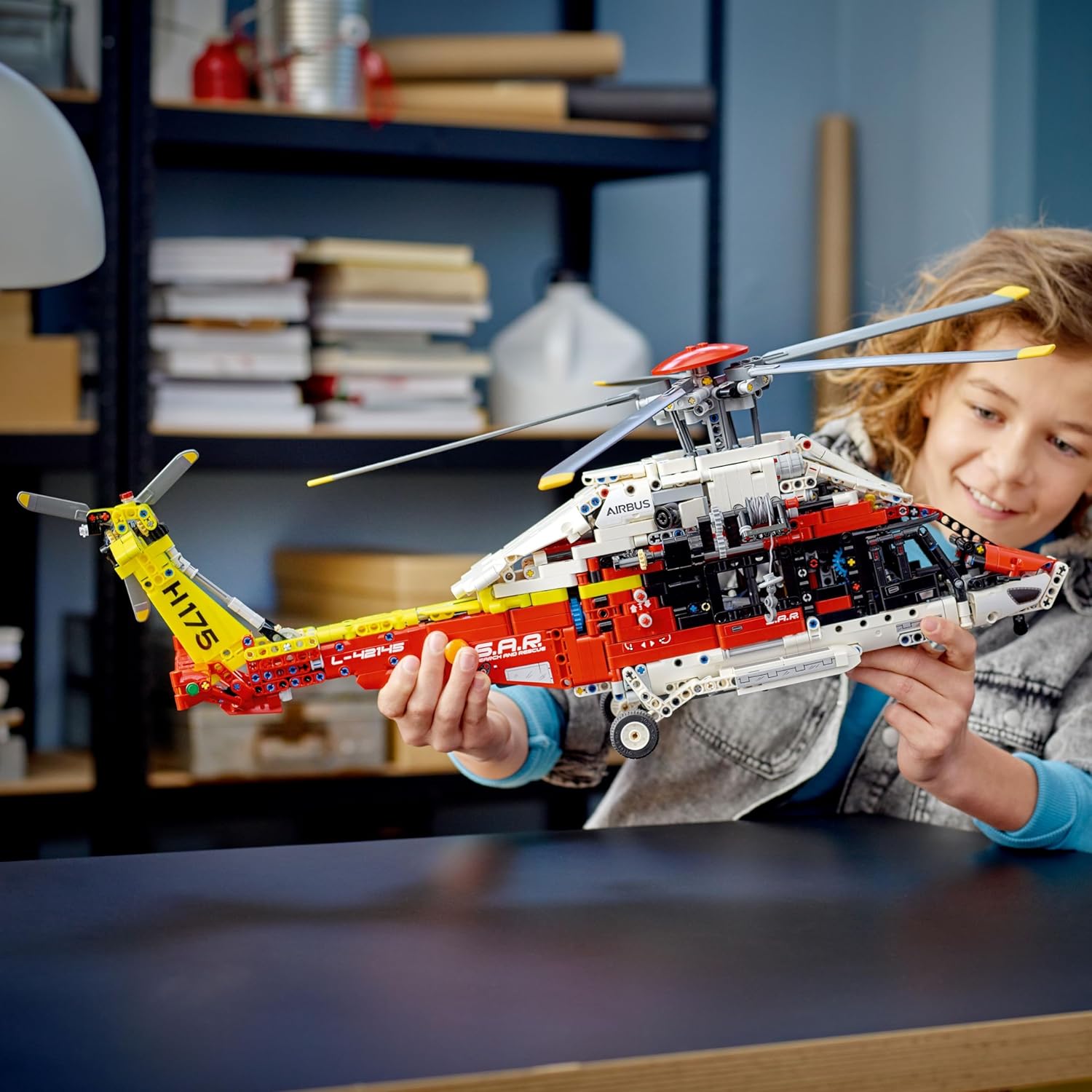 Lego 42145 Technic Airbus H175 Kurtarma Helikopteri Görseli