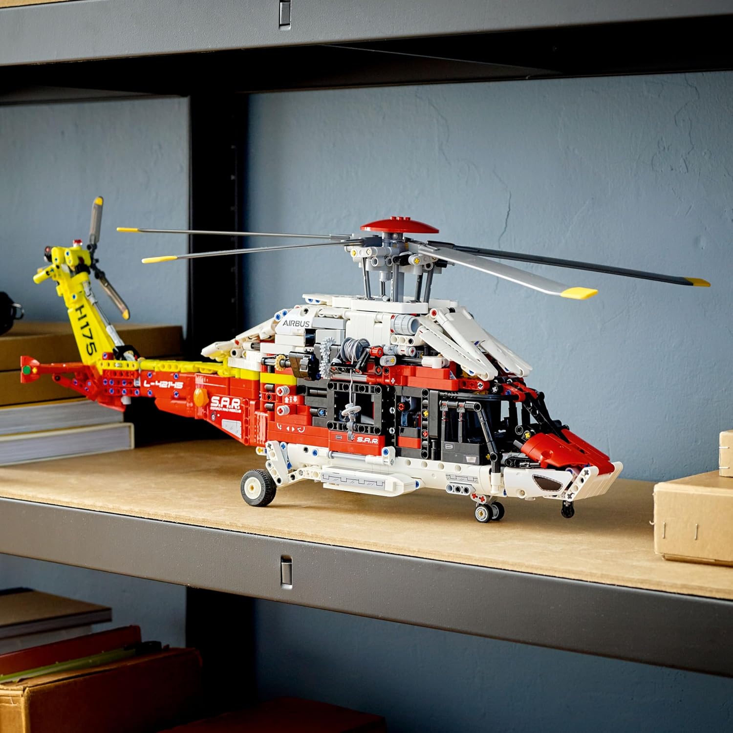 Lego 42145 Technic Airbus H175 Kurtarma Helikopteri Görseli