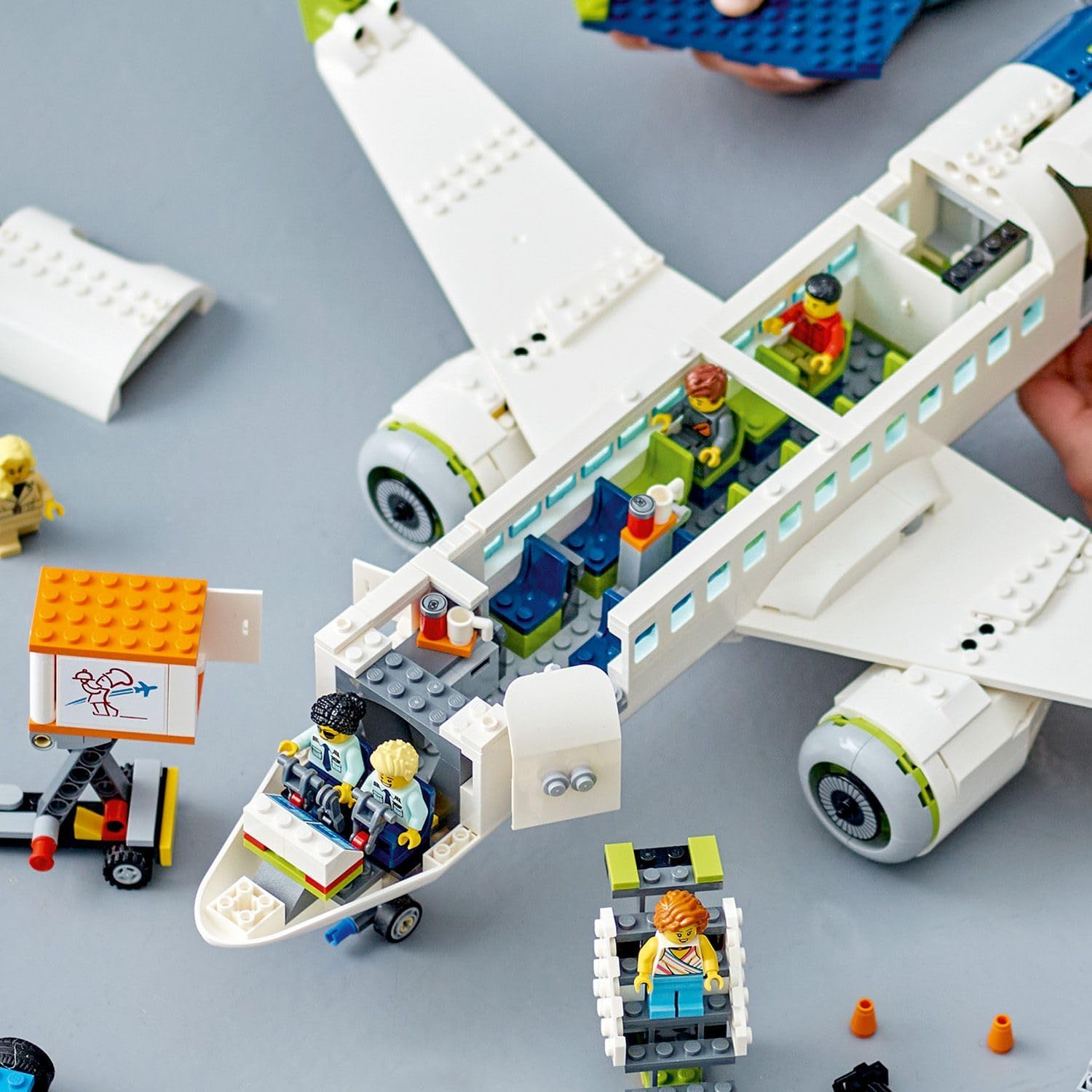 Lego 60367 City Yolcu Uçağı Görseli