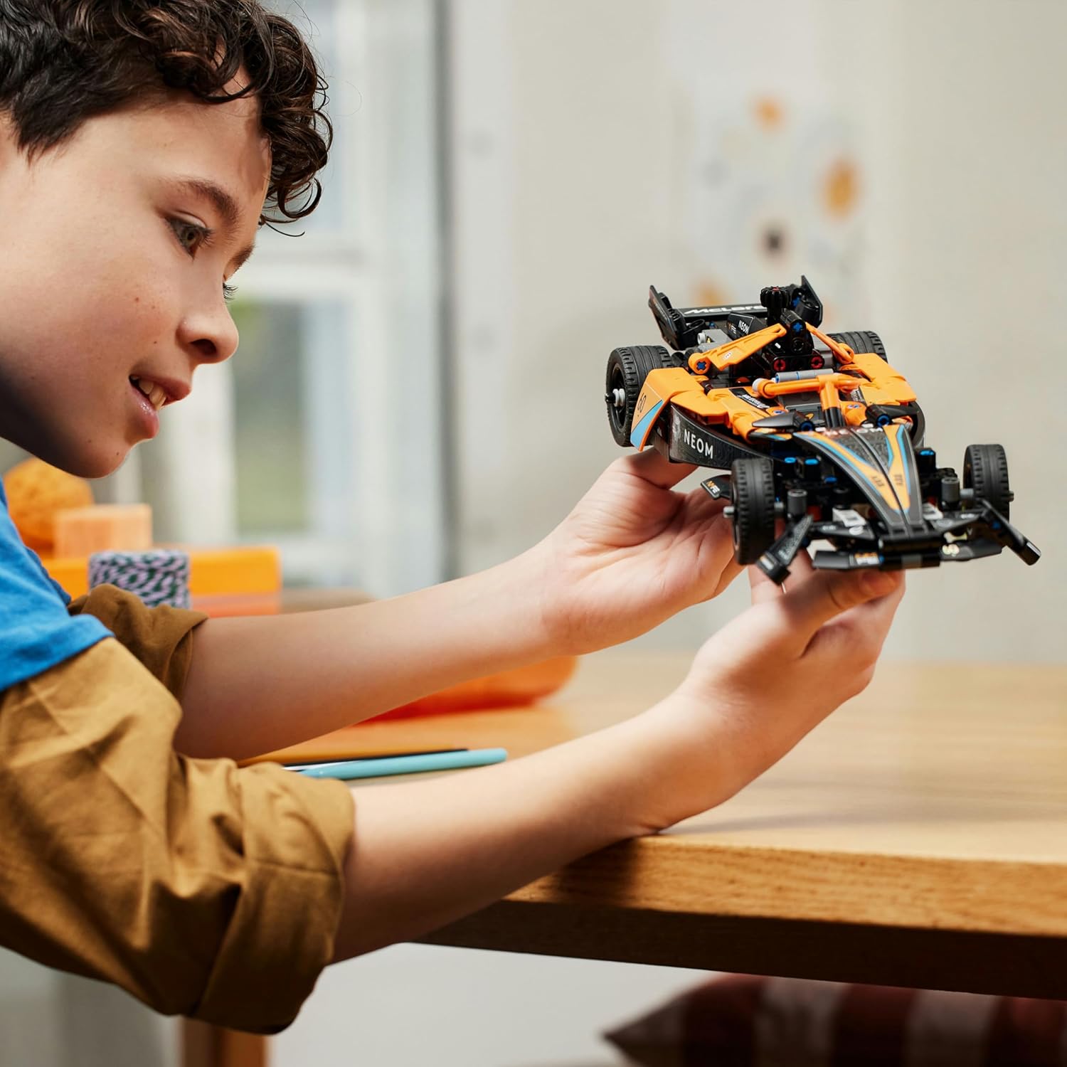 Lego 42169 Technic Neom Mclaren Formula E Yarış Arabası Görseli