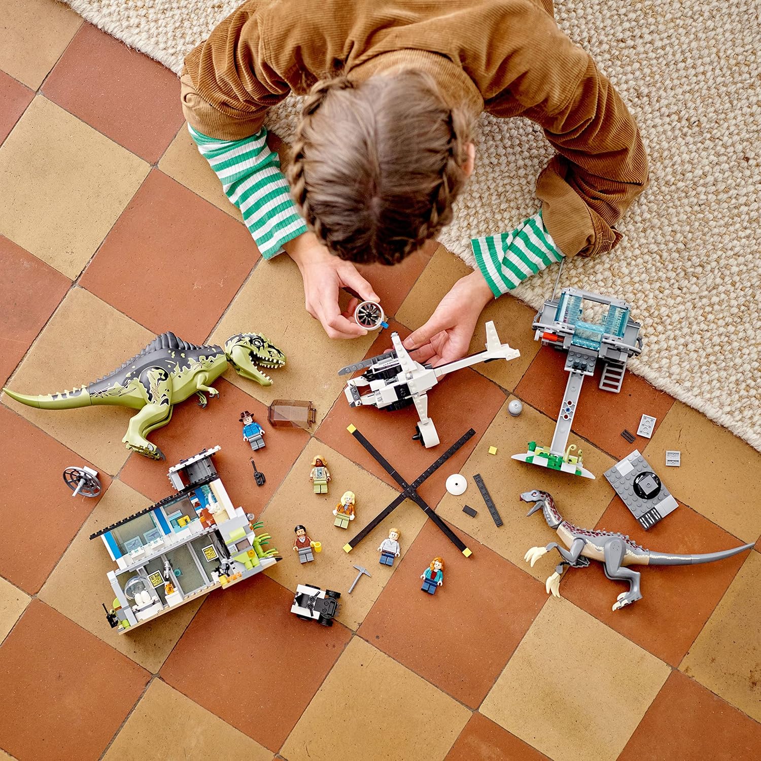 Lego 76949 Jurassic World Giganotosaurus Ve Therizinosaurus Saldırısı Görseli
