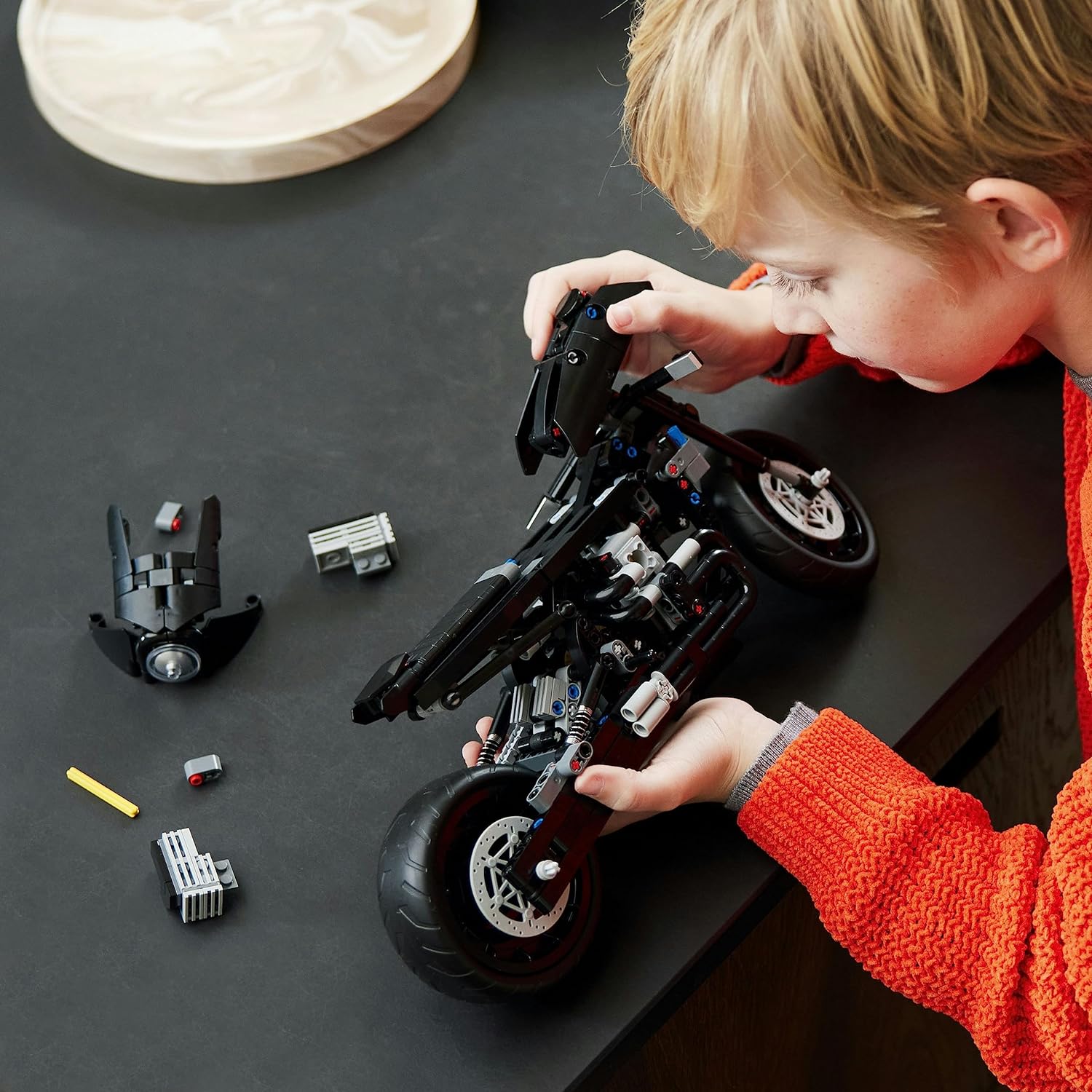 Lego 42155 Technic Batman Batcycle Görseli
